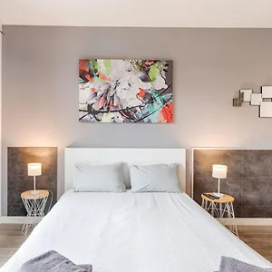 https://nice-studio-balcony-near-the-old-town-of-annecy.hotels-rhonealpes.com