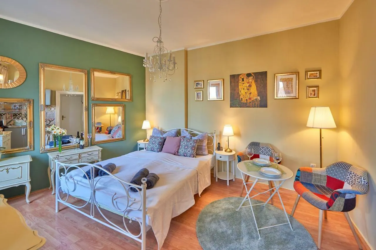 Old City Romantic Studio With Free Private Parking location