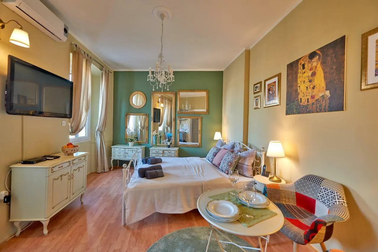 Old City Romantic Studio With Free Private Parking Apartman